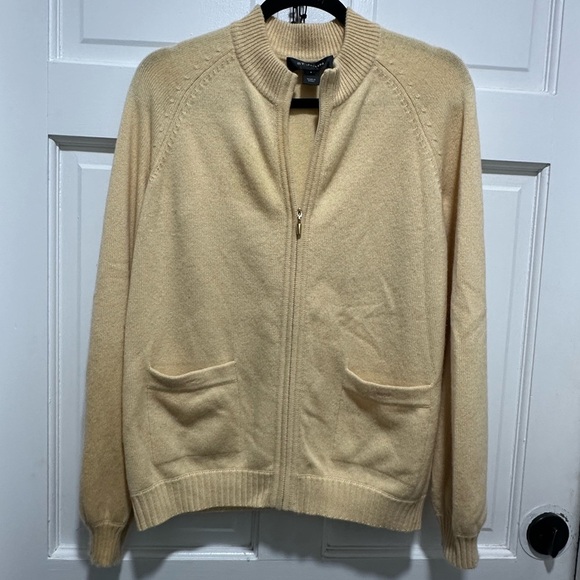 St. John soft Yellow Cashmere Blend Full Zip Up Sweater Size Small EUC - Picture 2 of 6